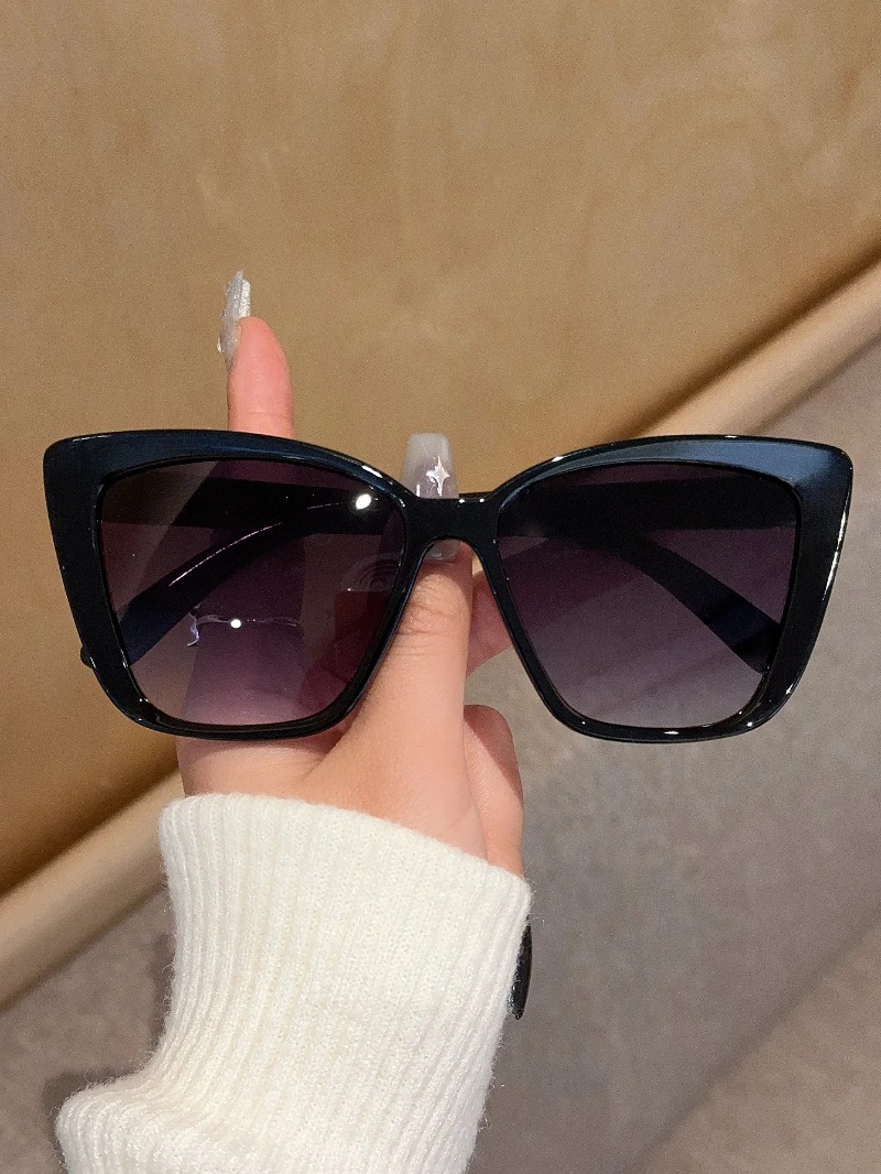 نظارات شمسية عصرية بتصميم عين  - مراجعة Street Fashion Glasses وسعره