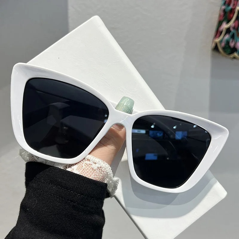 نظارات شمسية عصرية بتصميم عين  - مراجعة Street Fashion Glasses وسعره